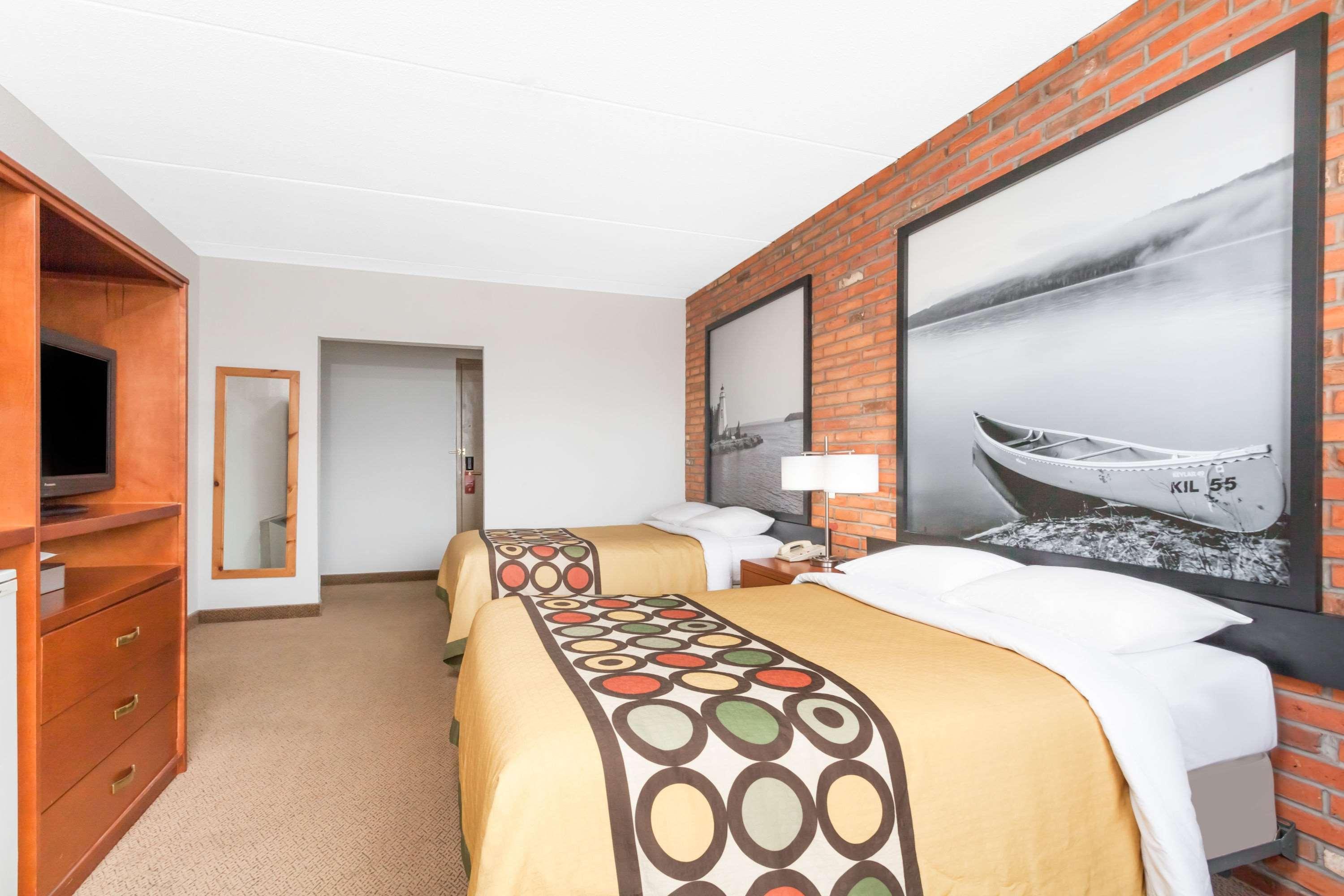 Super 8 By Wyndham On