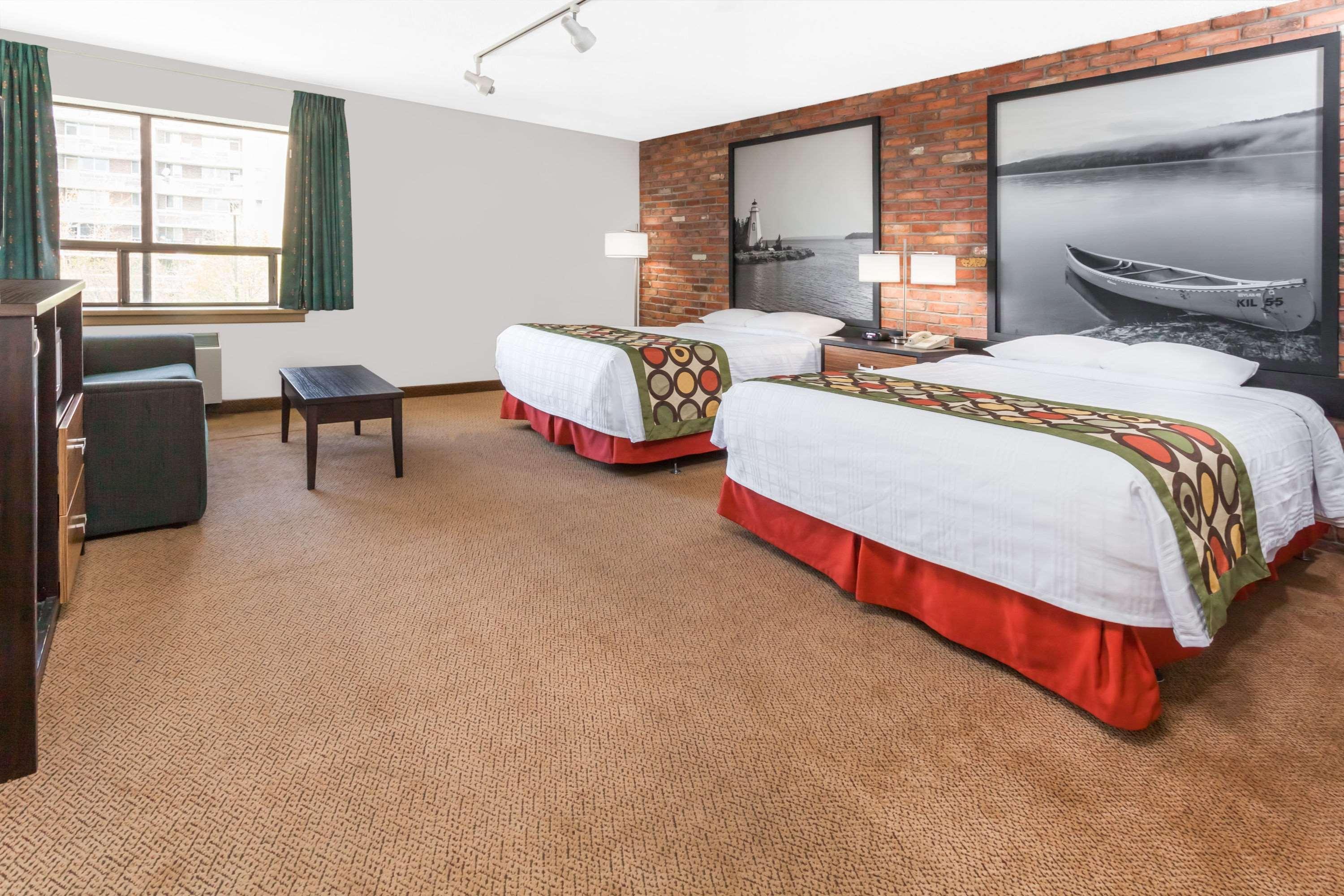 Super 8 By Wyndham On Hotel 2*